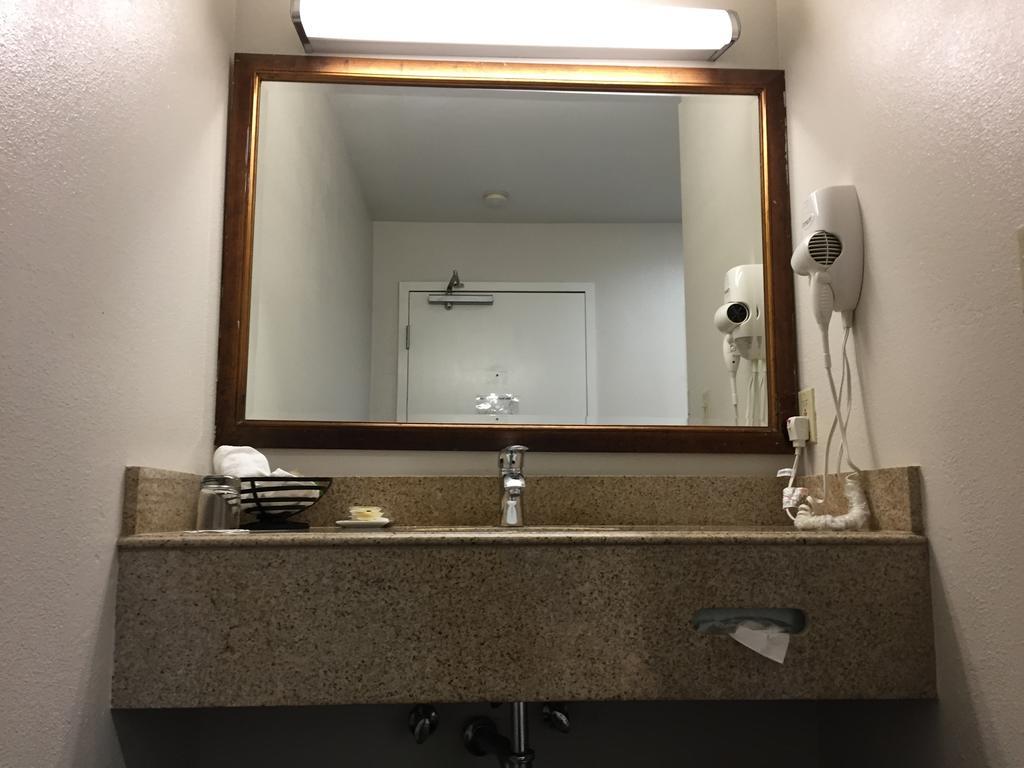 Suite,1227076115:JPEG