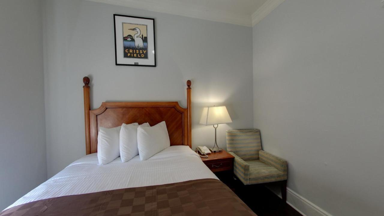 Chambre Lit Queen-Size avec Salle de Bains Privative