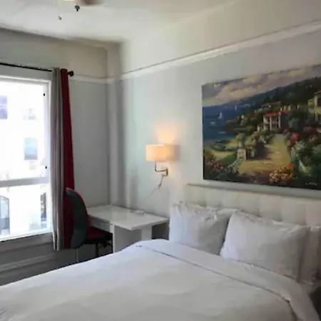 Blue Hotel-2